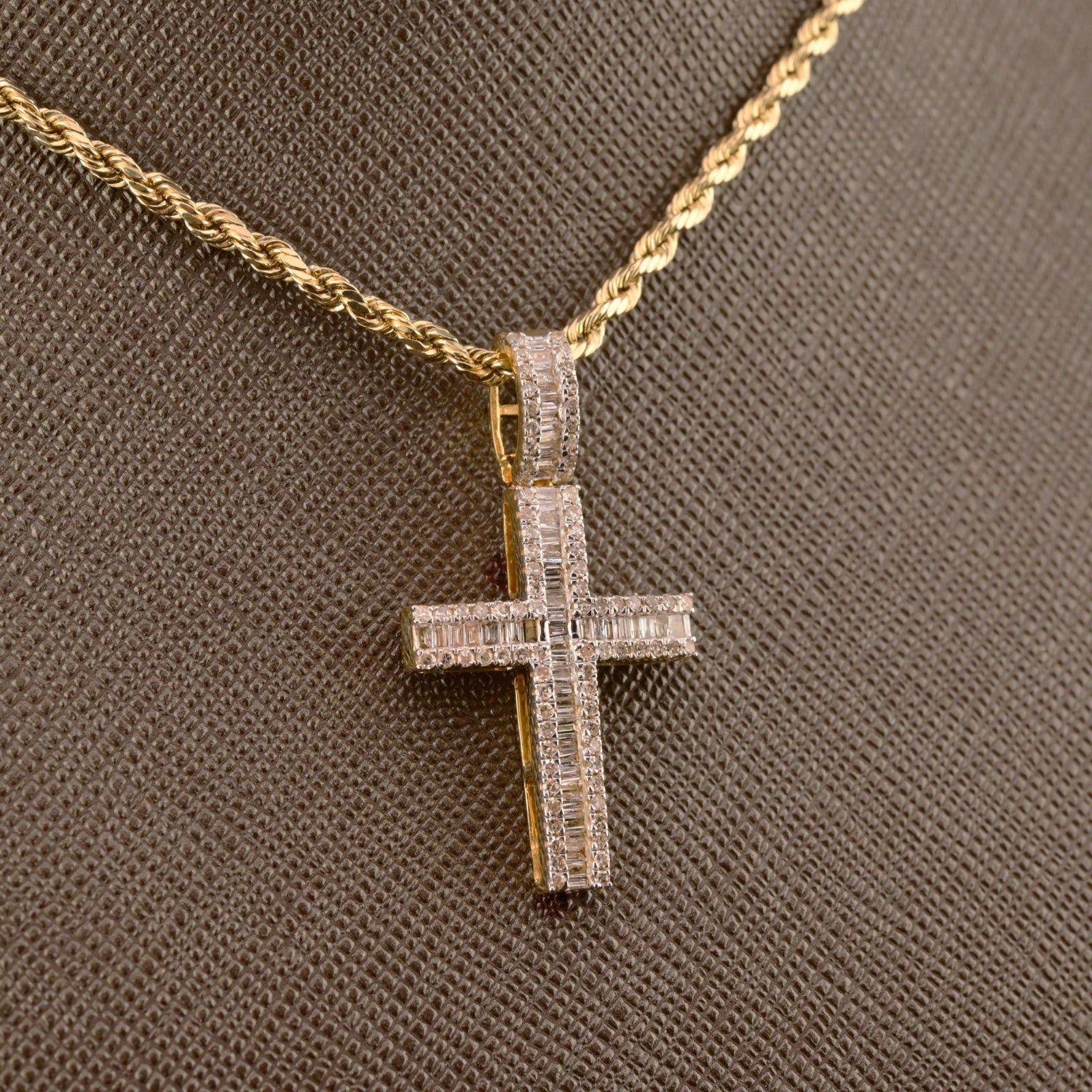 10k Yellow Gold 0.61CTW Natural Round/Baguette Diamond Cross Pendant 2.5g Charm